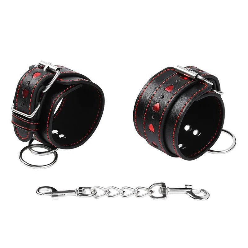 Menottes Simili Cuir Ajustables Coeurs Gravés